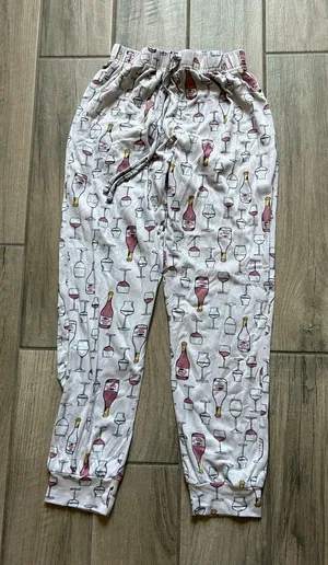 Women’s White Wine Bottle Print Lounge pants Size M thumbnail 1