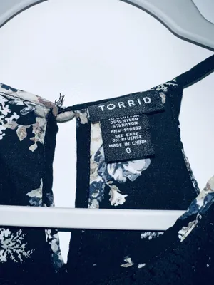 Torrid Women’s Ruffle Floral Halter Top Size 0 Large thumbnail 2