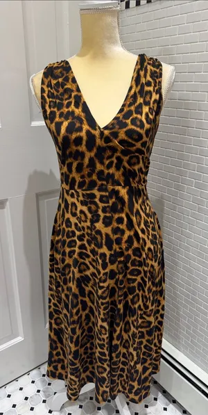 Socialite Deep double v neck leopard print sleeveless dress with pockets. Size Small. thumbnail 1