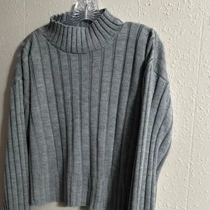 Gray Ribbed Women's Sweater Size S/M Size M thumbnail 2