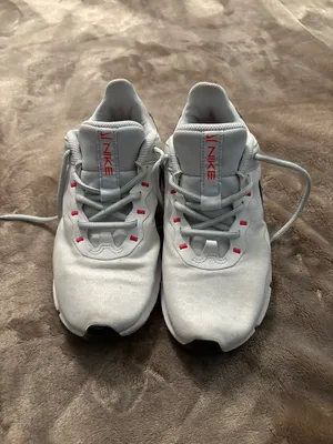 Nike Legend Essential 2 Women’s Sneakers Size 6.5 White/Gray/Pink thumbnail 4
