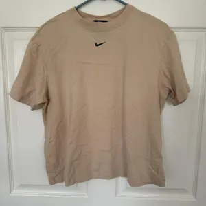 Nike Tan T-Shirt thumbnail 1