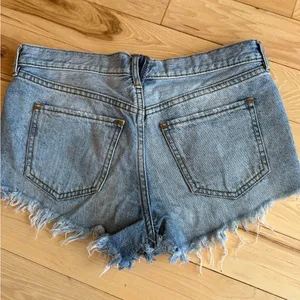 Free People denim shorts - size 26! thumbnail 5
