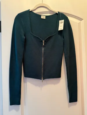 NWT Abercrombie Sweater thumbnail 1