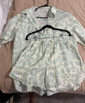 Green and white shirt/short set Size L thumbnail 3