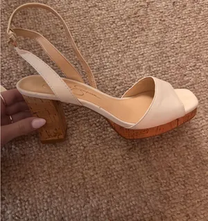Jessica Simpson White heels thumbnail 2