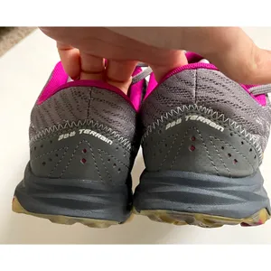 New Balance Lightweight Trail Sneakers Gray Pink Women's Size 8.5 thumbnail 4