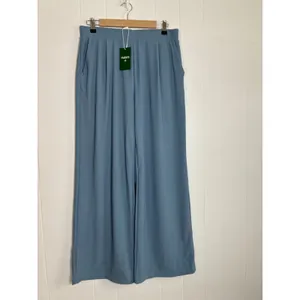 NWT‎ Halara Dusty Blue Wide Leg Pleated High Waisted Pockets Ribbed Trousers L thumbnail 2