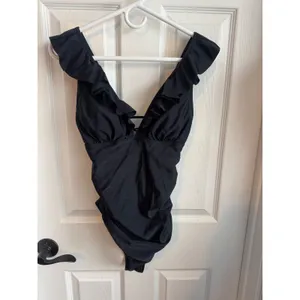 Black Ruffle One‎ Piece Swimsuit Women's Medium Deep V Lace Up Back NEW thumbnail 3