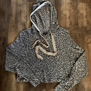 OLIVACEOUS Animal Print Lightweight Wool Blend Leopard Print Hooded Pullover thumbnail 2