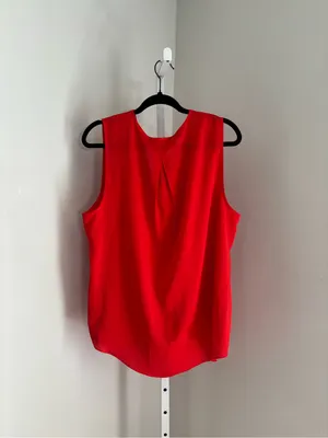 Banana Republic V-Neck Camisole in Bright Red Sleeveless Tank Women’s Size CL thumbnail 2