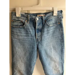 Levi's Premium Wedgie Straight Ankle Women's‎ Light Wash Jeans Sz 29x28 thumbnail 3