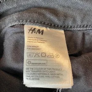 H&M Women's Black Wide-Leg Cropped Distressed Hem Jeans Size 14 thumbnail 5