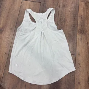Lululemon Love Tank *Pleated Light Gray/White Women's 4 Athletic Racerback READ thumbnail 3