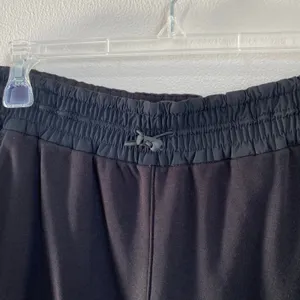 Athleta Triumph Hybrid Wide Crop Black Pants Size‎ M #533711 thumbnail 5