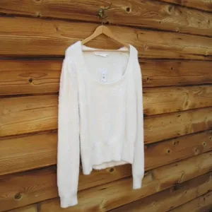 NWT Super Soft Ivory Size XL Fuzzy White Ivory Round Neck Knit Sweater Pullover thumbnail 4