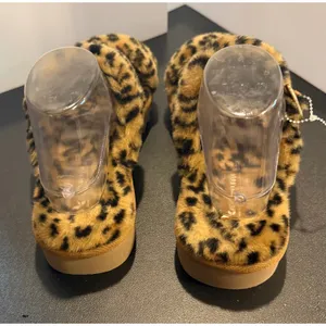 Koolaburra by UGG 10 Furr-Ah Slide Sandals Slippers Cheetah Faux Fur Buckle thumbnail 6