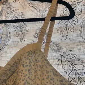 Sienna Sky Cream‎ And Blue Floral Tank Top Size Large thumbnail 4