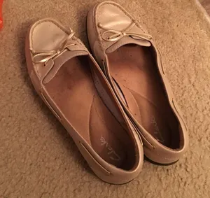 ❗️FINAL SALE ❗️ Clarks gold loafer flats thumbnail 3
