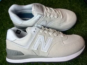 New Balance Unisex Sneakers 574 women’s 8.5 thumbnail 1