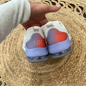 Nike Women’s Air Max Motion 2 size 9.5 thumbnail 6
