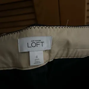 Ann Taylor Loft straight leg trousers in black sz 6 thumbnail 3
