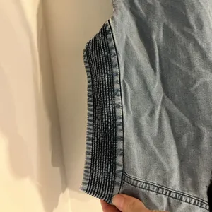 J. Crew‎ Blue Chambray Denim Top Women's Size XS Quarter Button Detail Sleeve thumbnail 5
