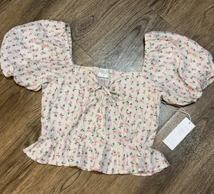 NEW WITH TAGS Sienna‎ Sky Women’s Pink Floral Puff-Sleeve Peplum Top SIZE medium thumbnail 1