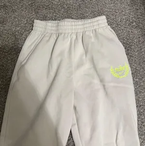 Joggers thumbnail 3