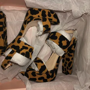 Charlotte Russe 🆕 Leopard Print Platform Sandals thumbnail 3