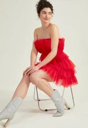 NWT Altar’d State Daria Tulle Red Mini Dress. Size Medium. We are obsessed with this romantic and feminine dress that will make you feel like a princess. This strapless dress features multiple layers of soft, tulle material that flow elegantly with every step you take. Whether you're attending a prom, formal, or any other special event, this dress is the perfect choice! Fit: Fitted at top, flowy at bottom Closure: Side zipper Material: Shell: 50% Nylon, 50% Polyester, Lining: 100% Polyester Sleeveless Imported thumbnail 3