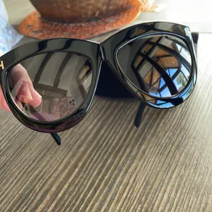 Tom Ford Doris Sunglasses Full Set thumbnail 3