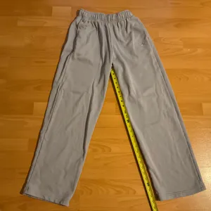 Alo Yoga Accolade Straight Leg Sweatpant Winter Frost XS thumbnail 4