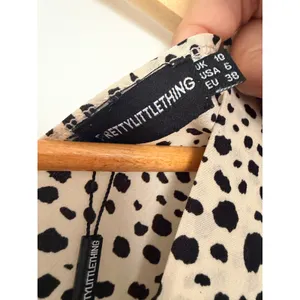 PrettyLittleThing Stone Dalmatian Tie Waist Batwing Sleeve Maxi Dress USA 6 NWT thumbnail 7