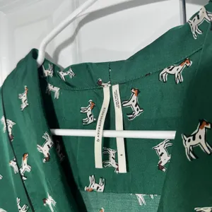 Anthropologie Blouse Womens Small Green Dog Print Short Sleeve Top Pajamas Silky thumbnail 2