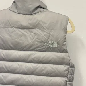 The North Face Womens Aconcagua 3 Vest Down Feather Light Gray Medium Athleisure thumbnail 7
