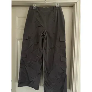NWT Edikted Grey High-Waisted Wide Leg Cargo Pants - Size M thumbnail 2