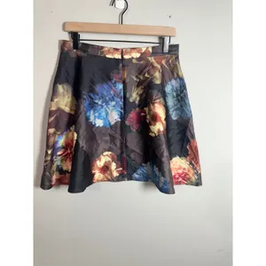 Club Monaco Women Black Floral Silk Blend A-Line Mini Skirt Size 8 00302159‎ thumbnail 4