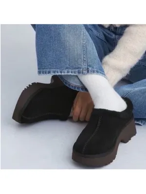 UGG New Heights Platform Cozy Clog Slippers Black Shearling Lined Women’s 9 thumbnail 2