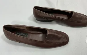 Womans Red Cross Shoes Comfort Fit Loafers Size 8.5 M Brown thumbnail 1