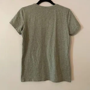 Life Is Good Gray Crusher Tee Snowman Winter Gorpcore Casual Women's size Small thumbnail 6