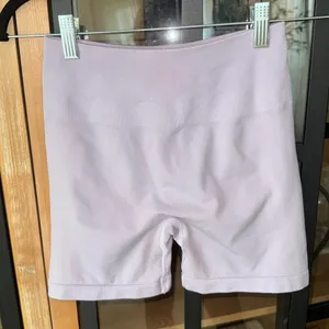 Alphalete seamless contour ultra high rise biker shorts scrunch lavender poise thumbnail 2