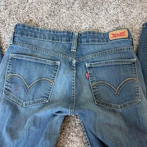 Levi’s 518 Superlow Rise flare jeans in a waist size 27 thumbnail 6