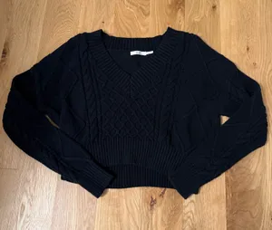 Francesca's Sweater thumbnail 1