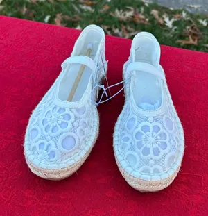 Universal Threads Women's Celia Floral Lace Mary Jane Espadrille Flat by size 6.5 thumbnail 1