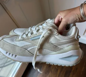 Women’s Reebok Suede Comfort Foot Bed Ortholite Off-White Athletic Shoes, size 7.5 thumbnail 8