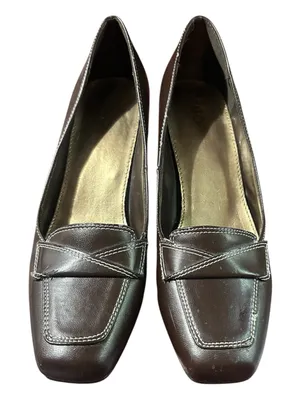 Size 7 loafers kitten heel Classic Brown Leatherette Womens Loafers vintage thumbnail 1
