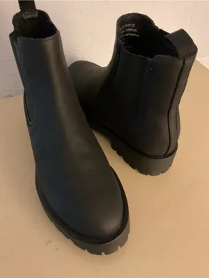 Thursday women black leather Chelsea heel boots US 8.5 Wide thumbnail 1