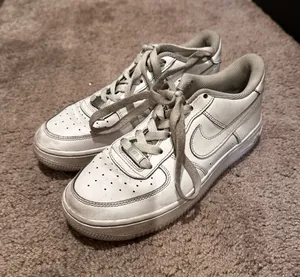 Nike Women’s White Air Force 1 Sneakers Size 5Y thumbnail 1