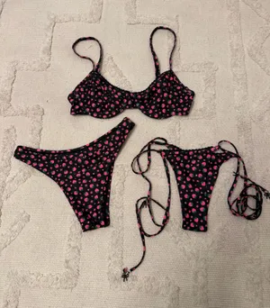Kulani Kinis Set thumbnail 1